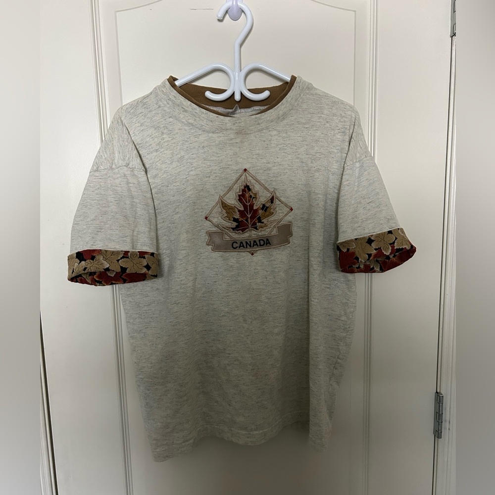 VINTAGE CANADA EMBROIDERED T-SHIRT